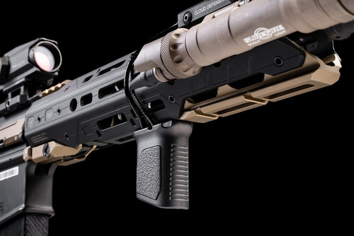 Strike Industries - M-LOK abgewinkelter vertikaler Griff - kurz - schwarz - SI-AR-CMAG-S